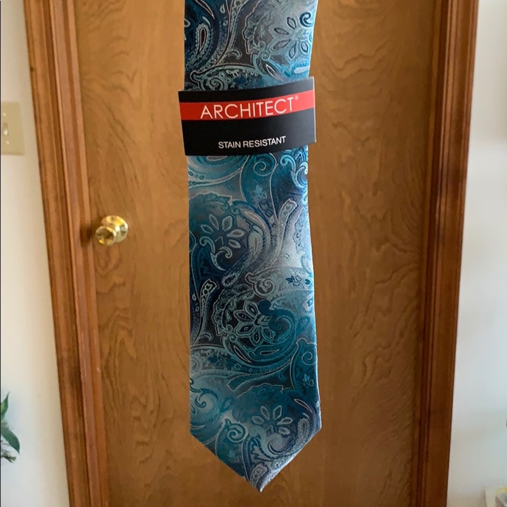Men’s patterned tie
